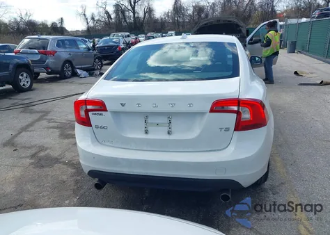 2013 Volvo S60 T5/T5 Platinum/T5 Premier/T5 Premier Plus z USA, uszkodzony, nr VIN YV1612FS7D1231533
